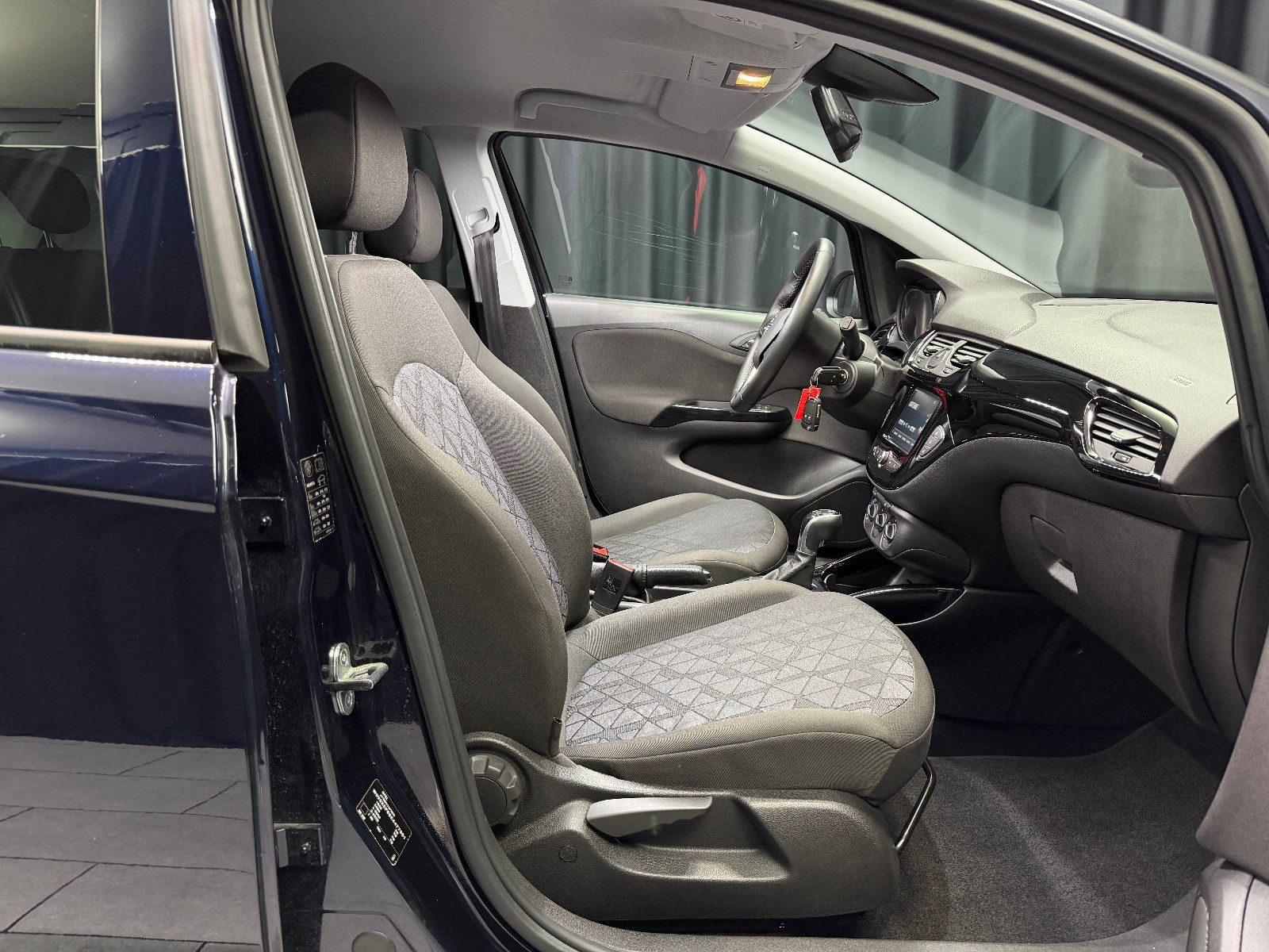 Fahrzeugabbildung Opel Corsa E|Automatik|RF-Kamera|Heizung|Bluetooth