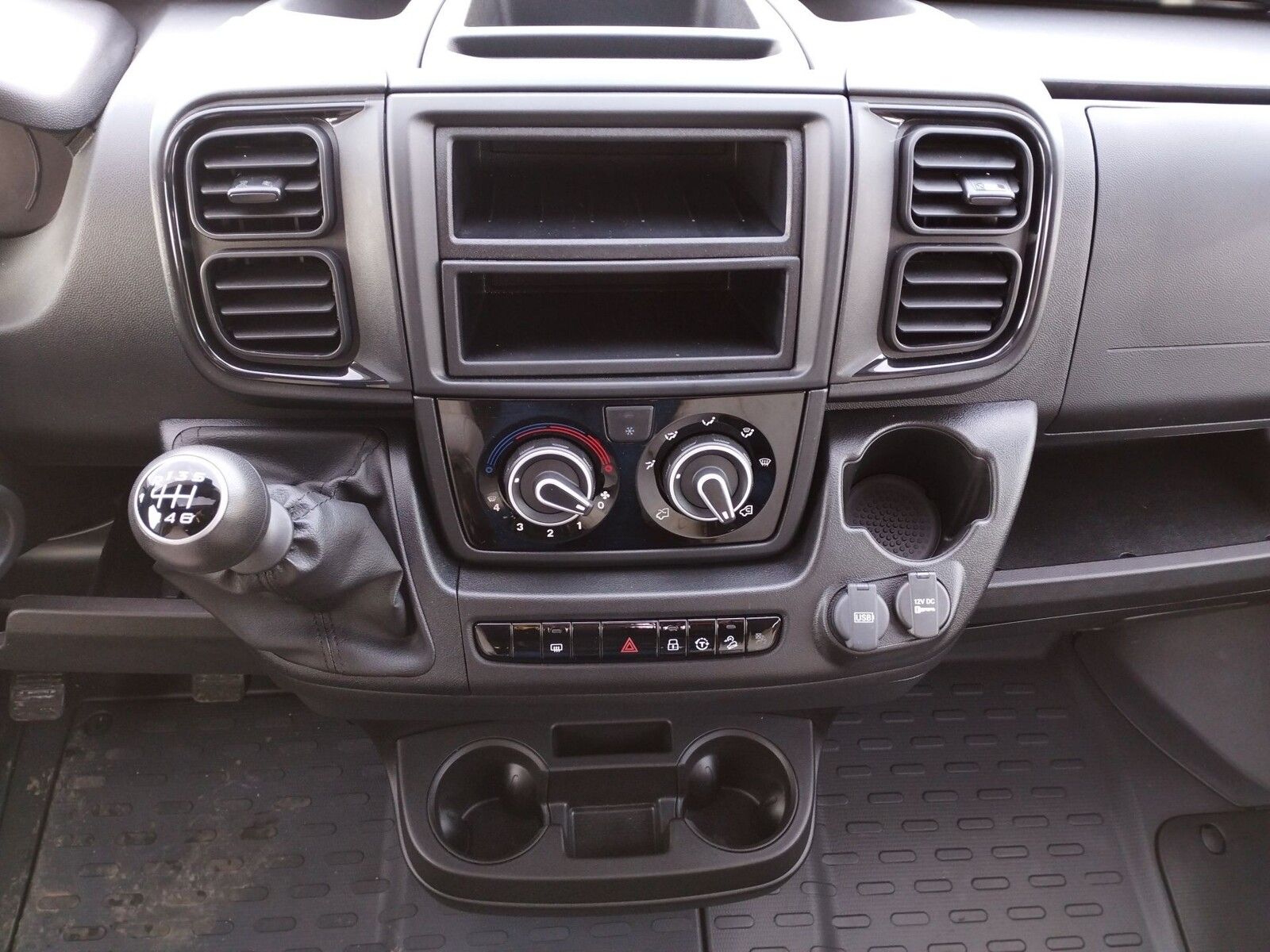 Fahrzeugabbildung Karmann Dexter DE 600