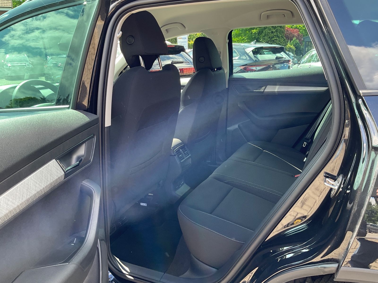 Fahrzeugabbildung SKODA Karoq 1.5l TSI ACT DSG,Navi,Kamera,LED,VirtualCo