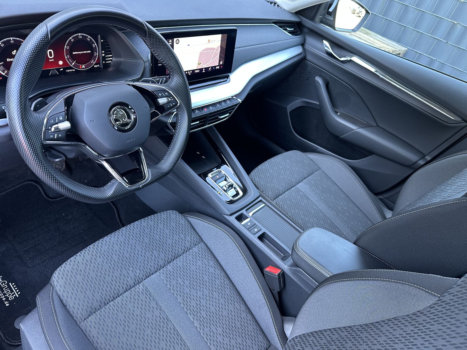 Fahrzeugabbildung SKODA Octavia Combi 2.0 TDI DSG Style NAV+MATRIX+AHK
