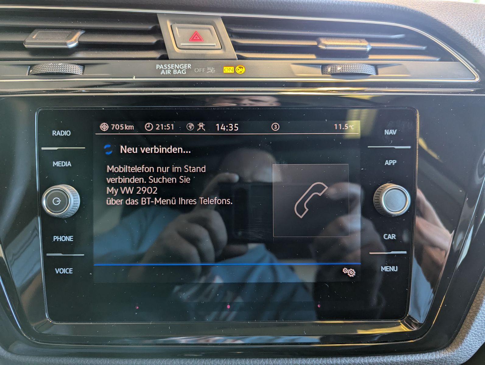 VW Touran 2.0 DSG R-Line High. Pano 7-Si IQ.Dri AHK - Image 40