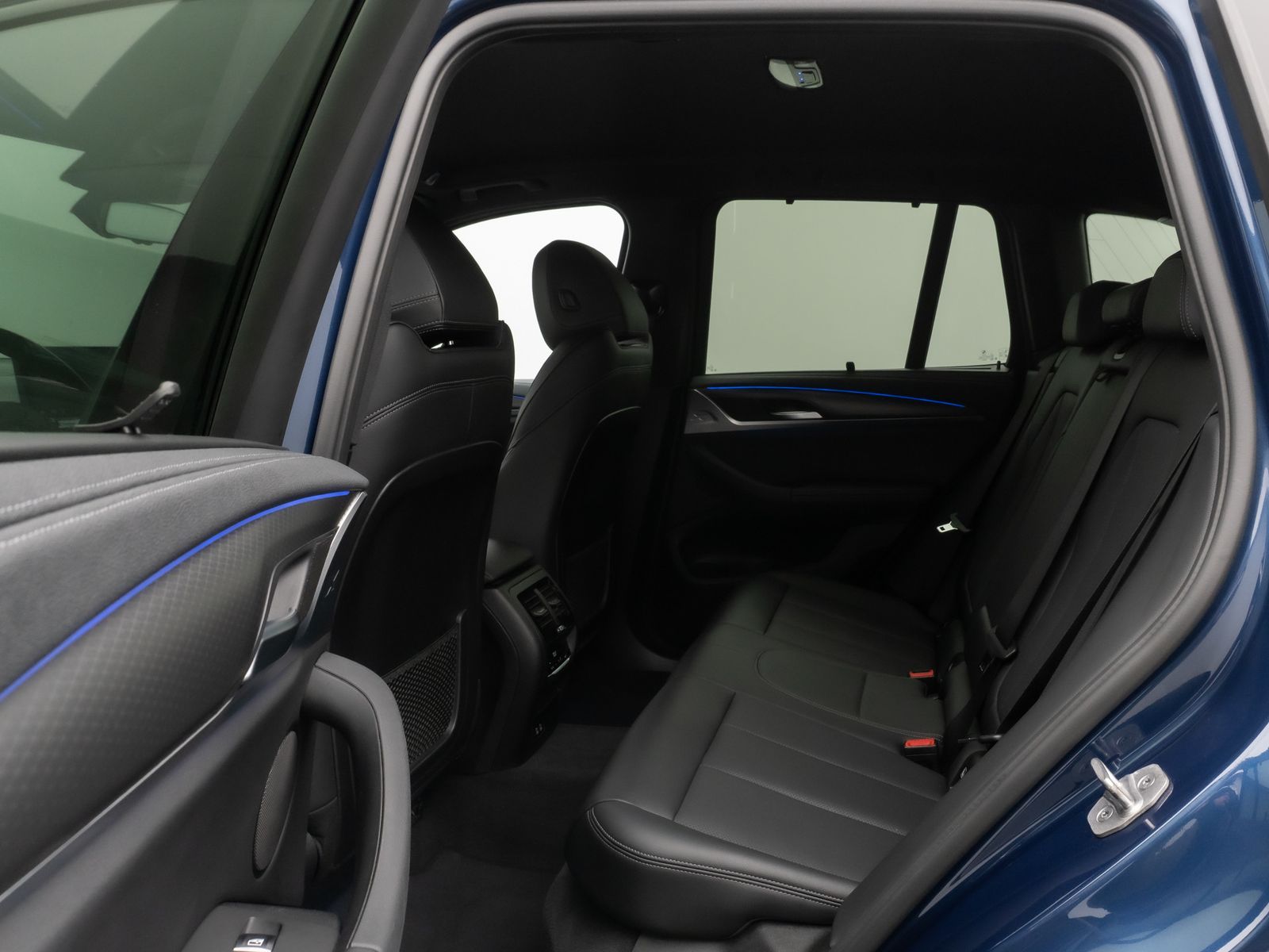 Fahrzeugabbildung BMW X3 M40d Kamera Laser HUD DAB H/K AHK Komfort 20"