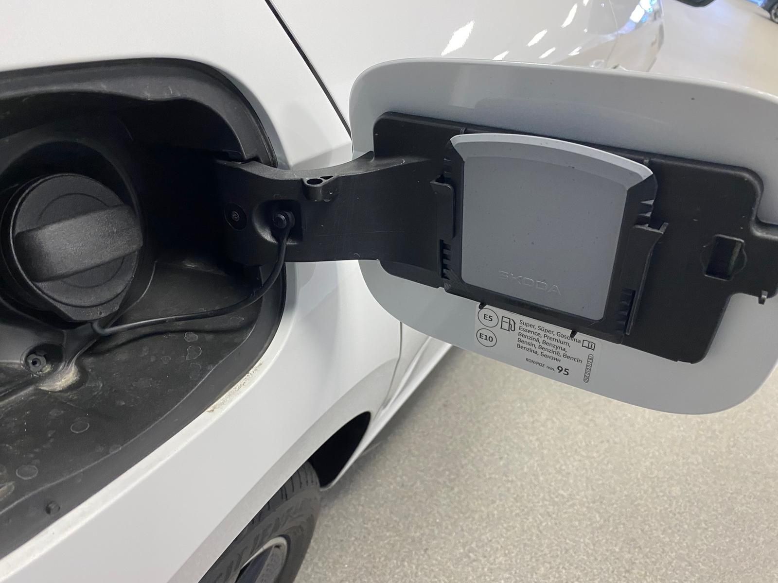 Fahrzeugabbildung SKODA Kamiq Monte Carlo 1.5 TSI DSG+AHK+MATRIX+PANO+5J