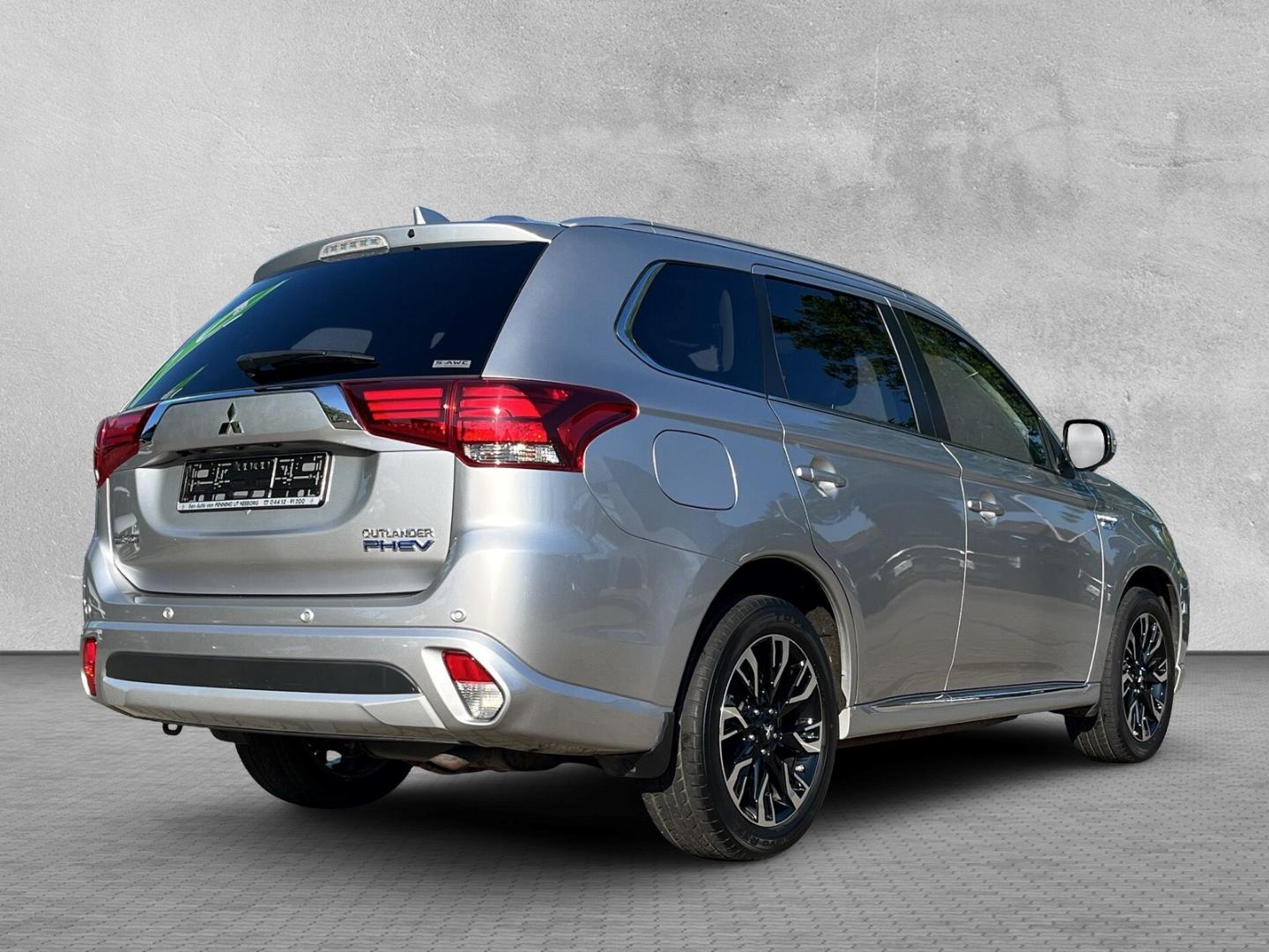 Mitsubishi Outlander PHEV 4WD TOP LED ACC NAVI KLIMA GD PDC