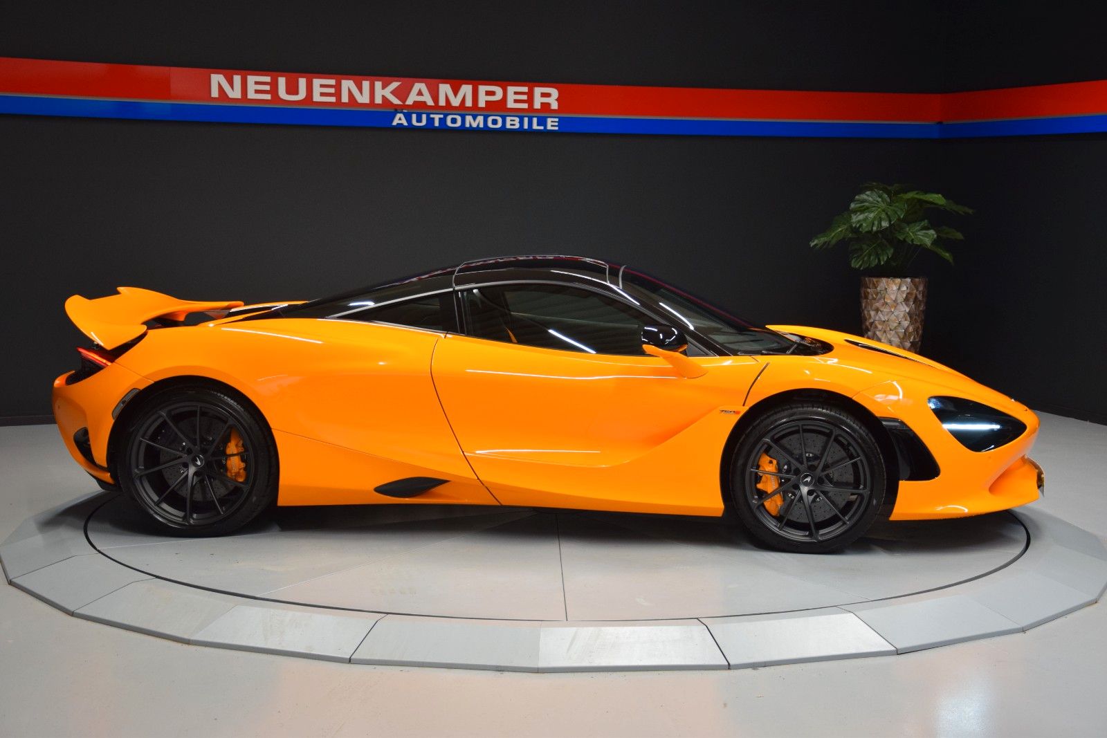 Fahrzeugabbildung McLaren 750S Black Pack / Lift Schale B&W Aero Kamera