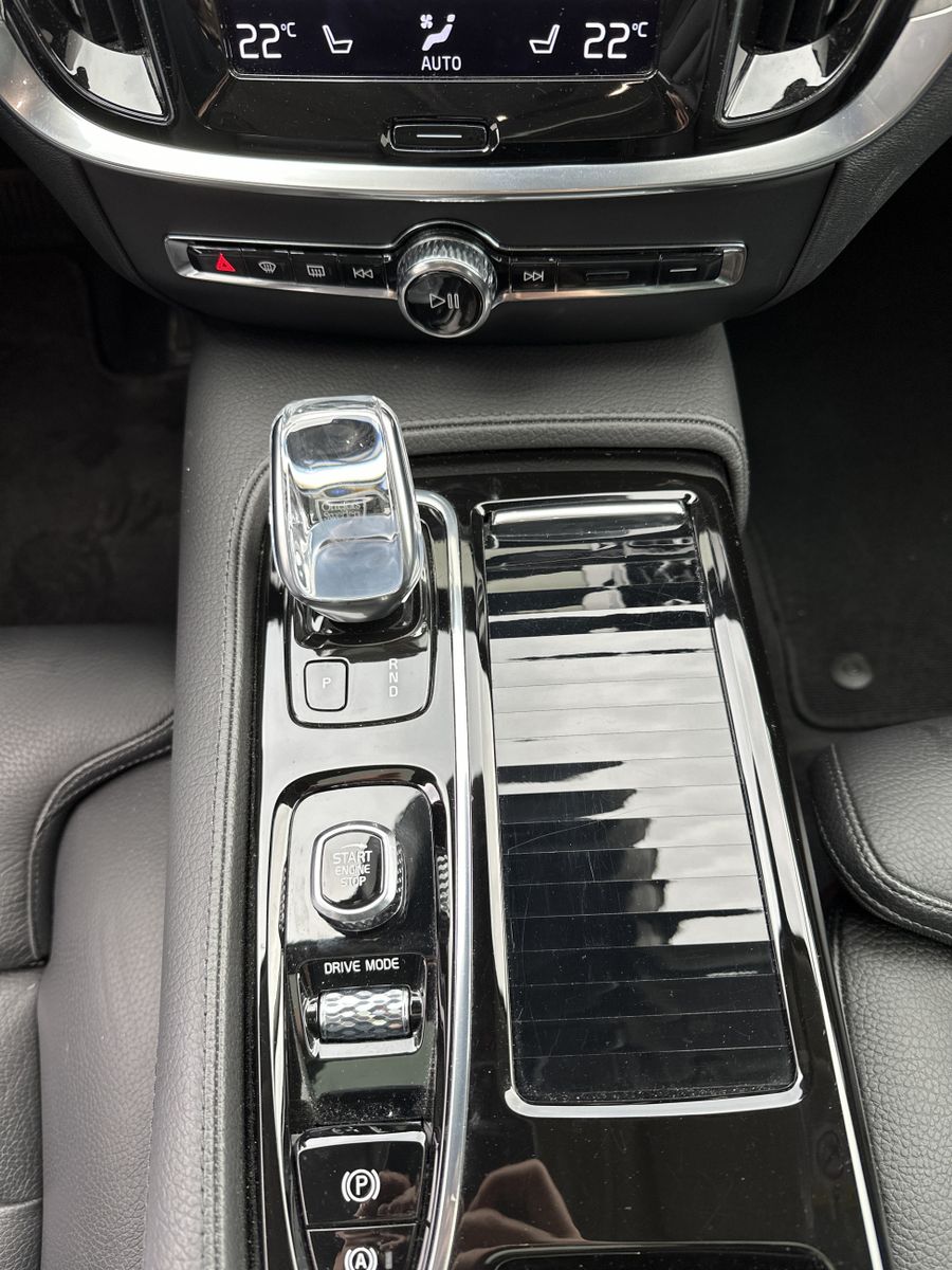 Fahrzeugabbildung Volvo V60 Inscription Plug-In Hybrid AWD NAV+LED+PANO