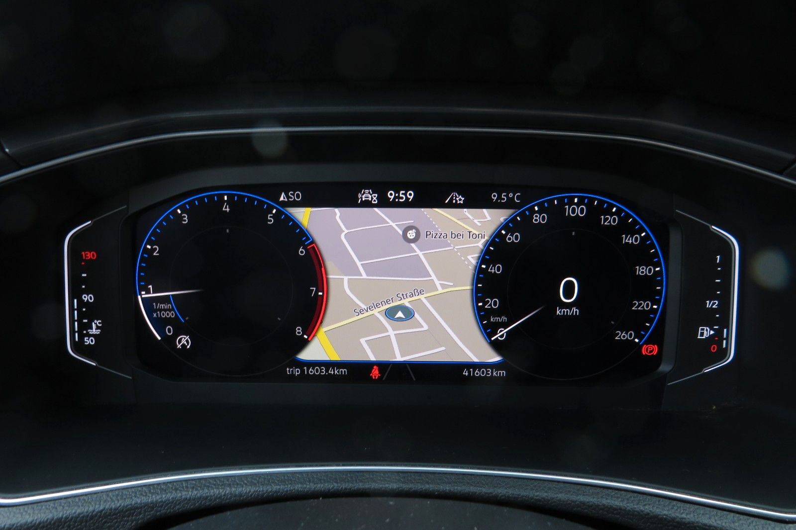 Fahrzeugabbildung Volkswagen T-Roc Sport R-LINE PANO 18`LED NAVI BEATS 1.HD