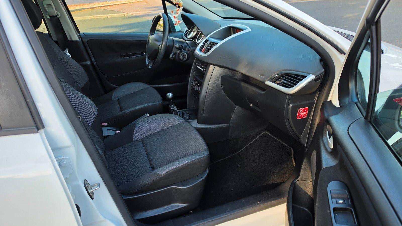 Peugeot 207 2010 — photo 12