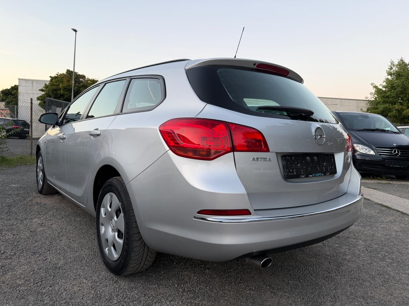 Opel Astra J Sports Tourer Selection/Automatik/Klima