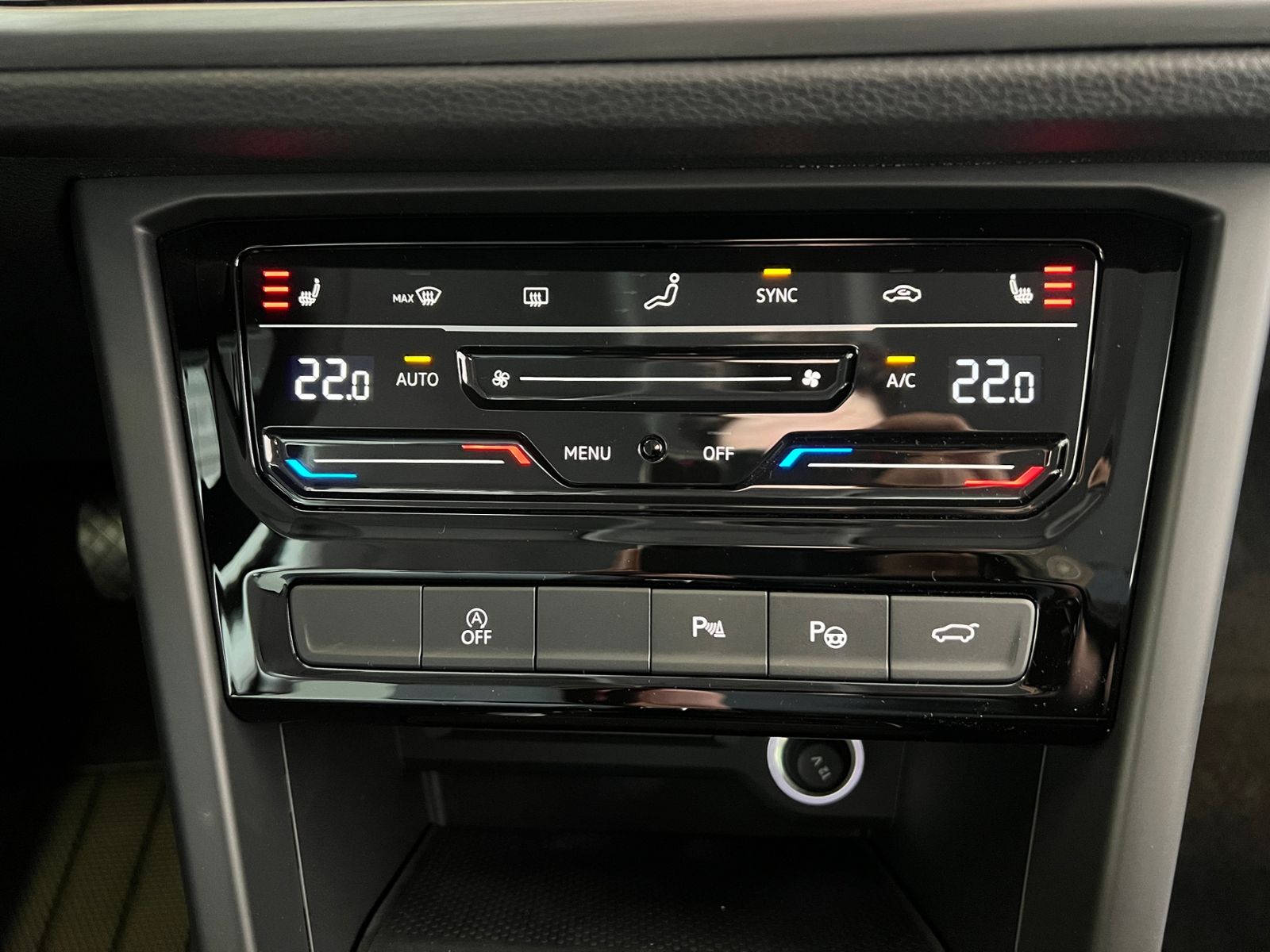Fahrzeugabbildung Volkswagen Touran Comfortline 1.5 TSI DSG *AHK, LED, 7Sitze