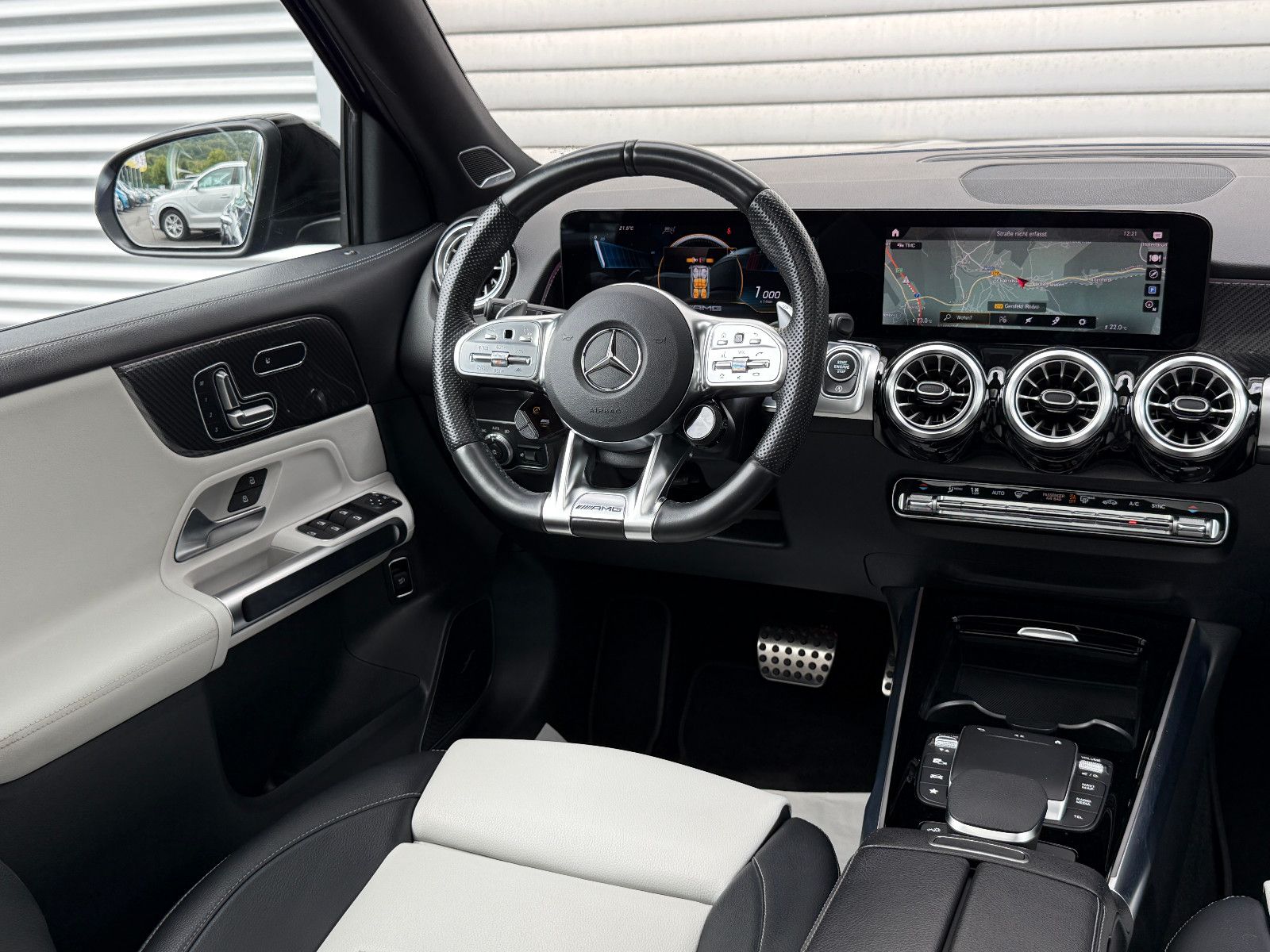 Fahrzeugabbildung Mercedes-Benz GLB 35 AMG 4Matic ACC Burmester 360°K Pano Night