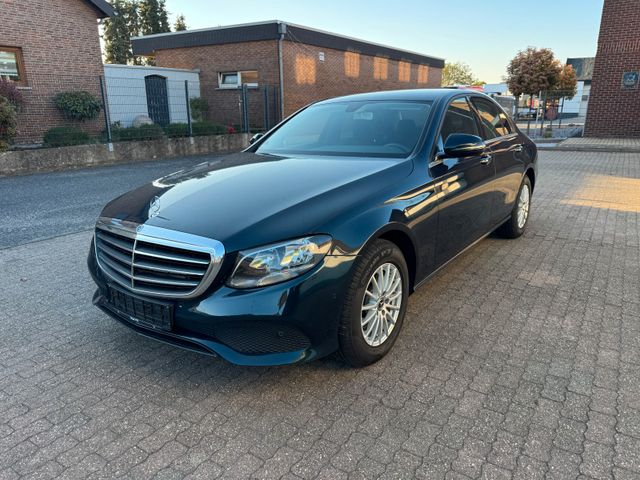 MERCEDES-BENZ E 220 d Limousine StndHzg*RKam*1Hand*Scheckhft