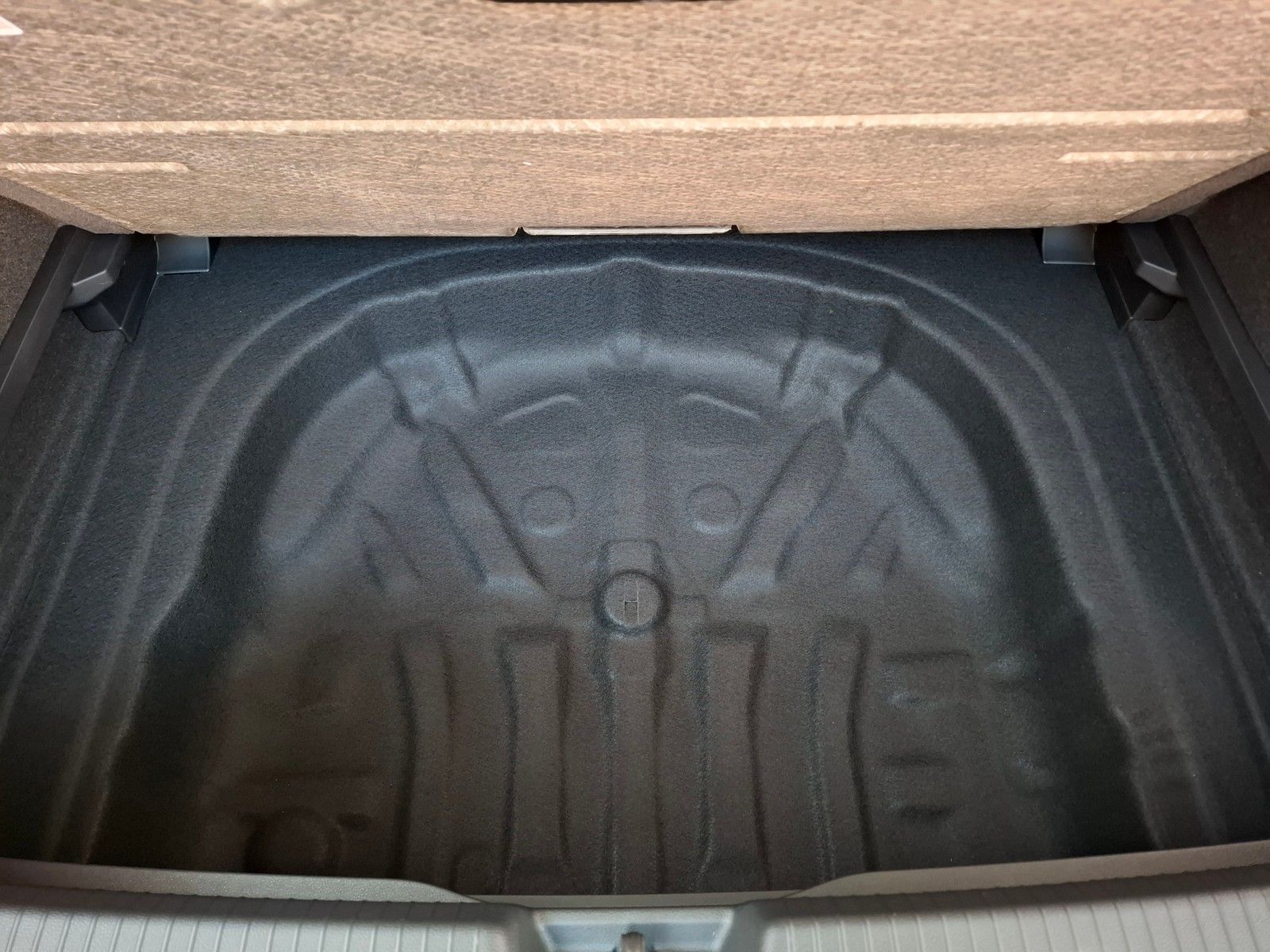 Fahrzeugabbildung Volkswagen Golf VIII Lim. 1.5 eTSI 85 kW Energy +Ganzjahres