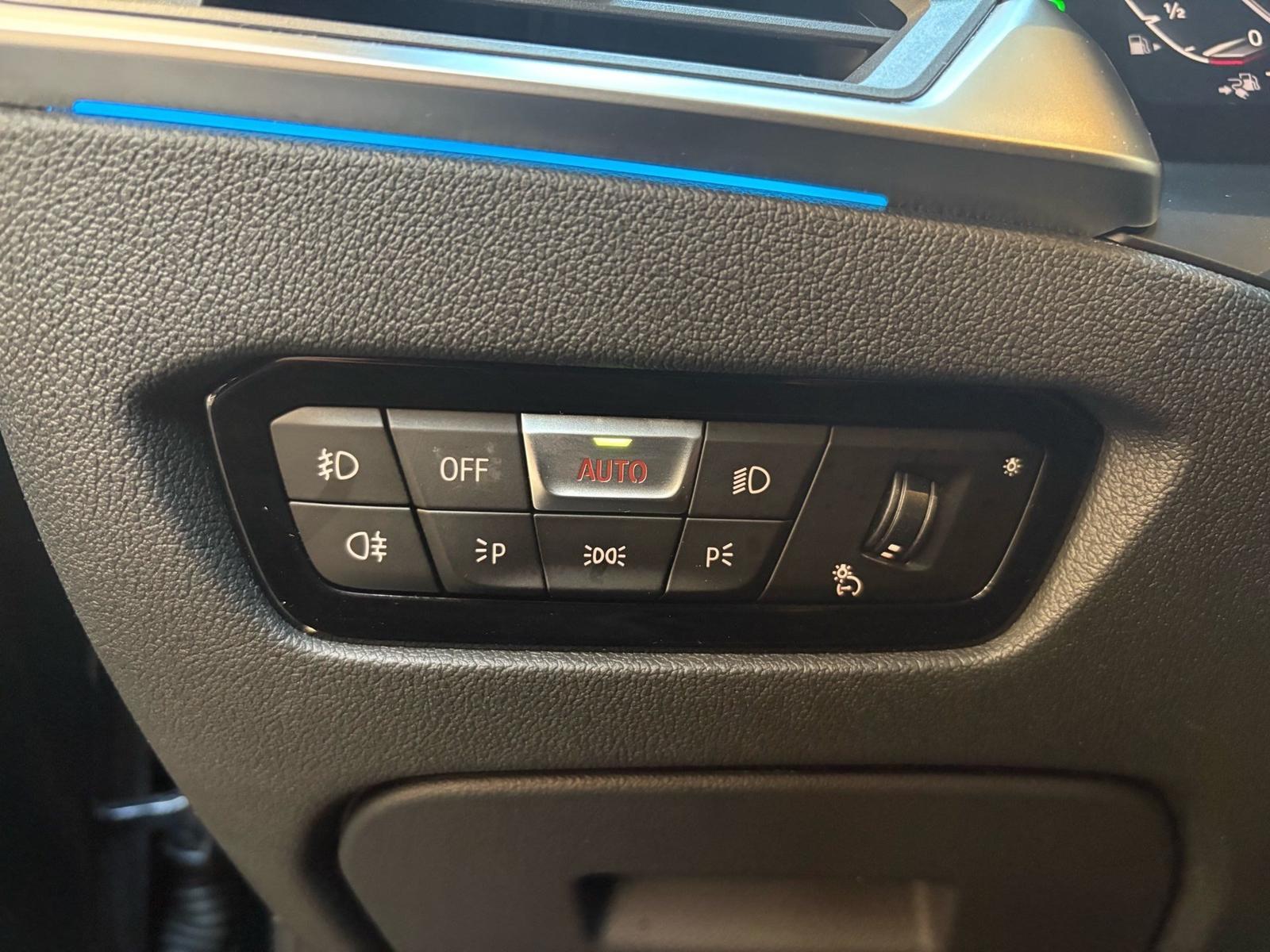 BMW 330e Sport Line DA Prof Laser PA HuD Pano HiFi