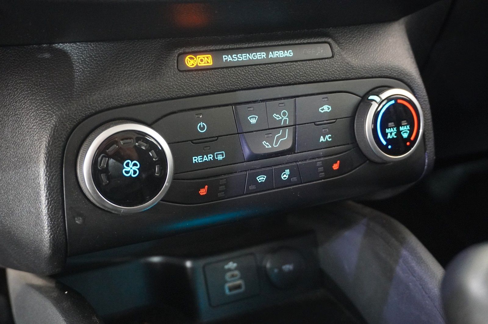 Fahrzeugabbildung Ford Focus Turnier 1.5D COOL & CONN. NAVI/LED/KAMERA