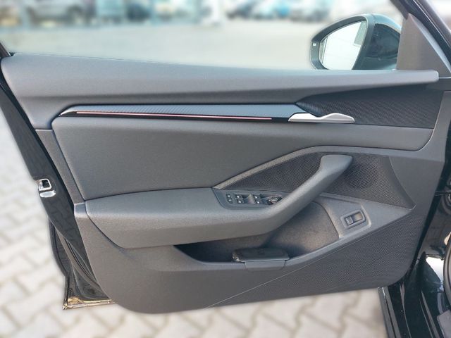 Superb Combi 2.0TDI 110 kW Sportline STHZG+AHK