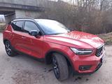 Volvo XC40 D4 AWD R Design Geartronic  - Volvo XC40 von privat