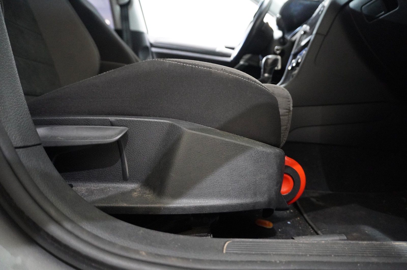 Fahrzeugabbildung Volkswagen Golf VII VARI. 1.6 TDI COMOFRT. DSG NAVI/LED/SHZ