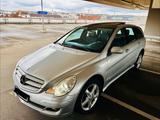 Mercedes-Benz R 350 4MATIC~PANO~HARMAN-KARDON~DVD~BI-XENON~NAV - Mercedes-Benz R 350 mit Benzin-Antrieb: Van, Automatik
