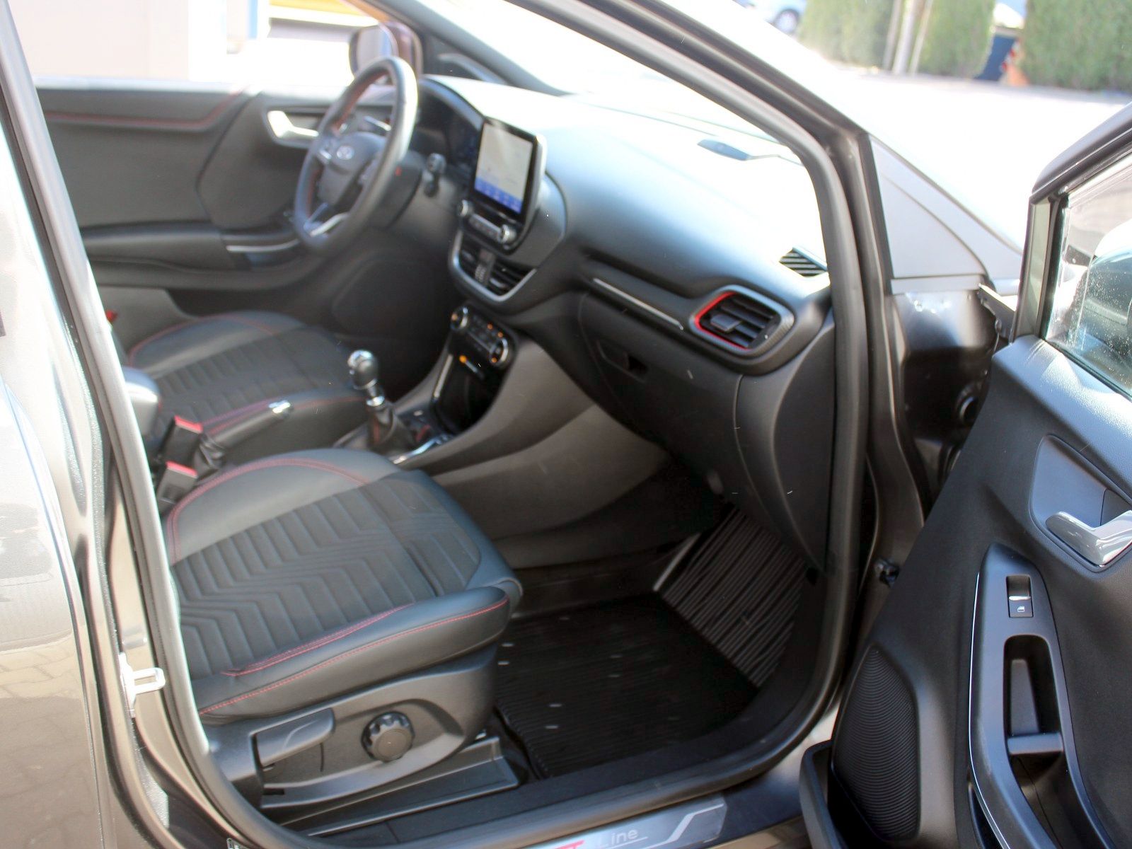 Fahrzeugabbildung Ford Puma ST-Line X 1,0 EcoBoost Mild Hybrid
