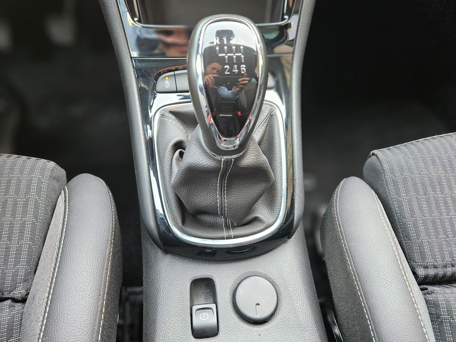 Fahrzeugabbildung Opel Astra K Kombi 1.2 Turbo Design&Tech LED Kamera