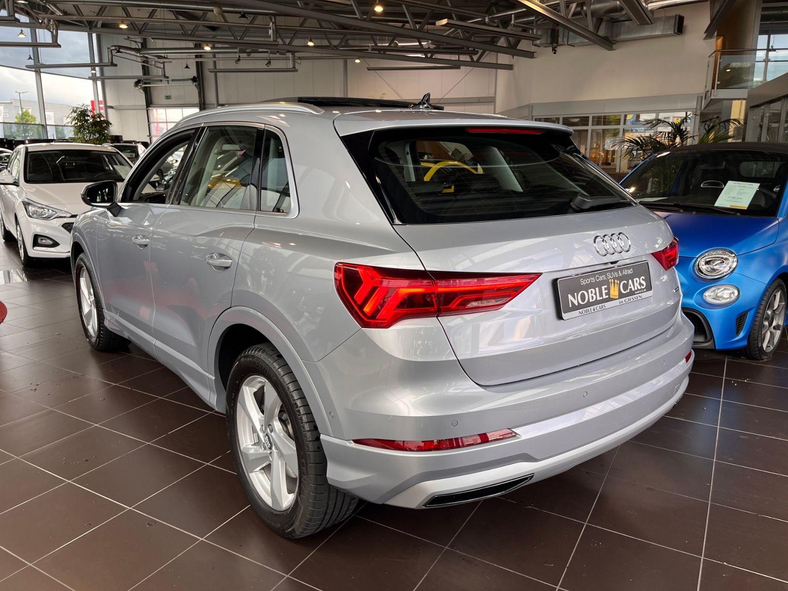 Fahrzeugabbildung Audi Q3 40 TFSI quattro advanced PANO AHK LED