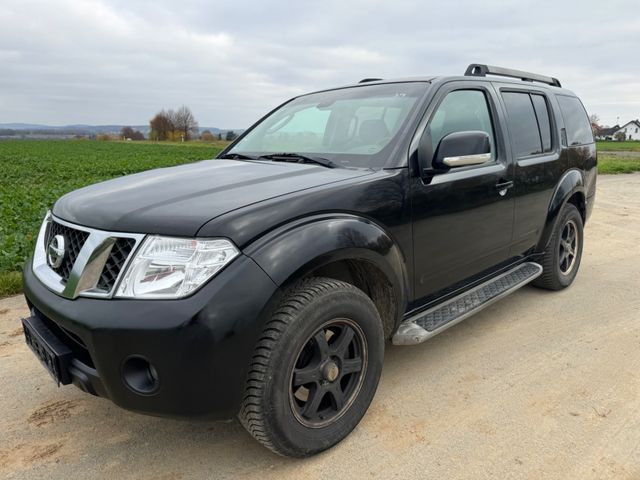 Nissan Pathfinder 2.5 dCi SE