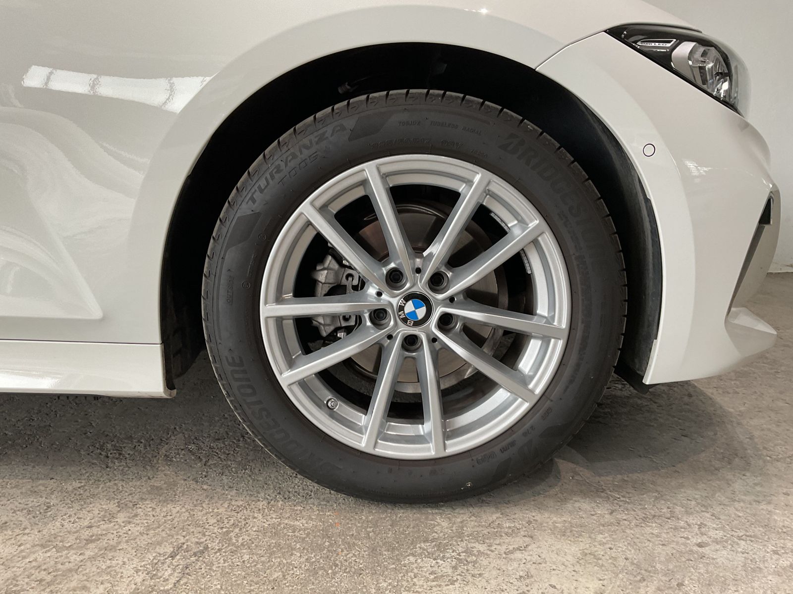 Fahrzeugeinzelansicht 15 Fahrzeugabbildung BMW 318i |Komfortzugang |Sitzheizung |Parking Assist