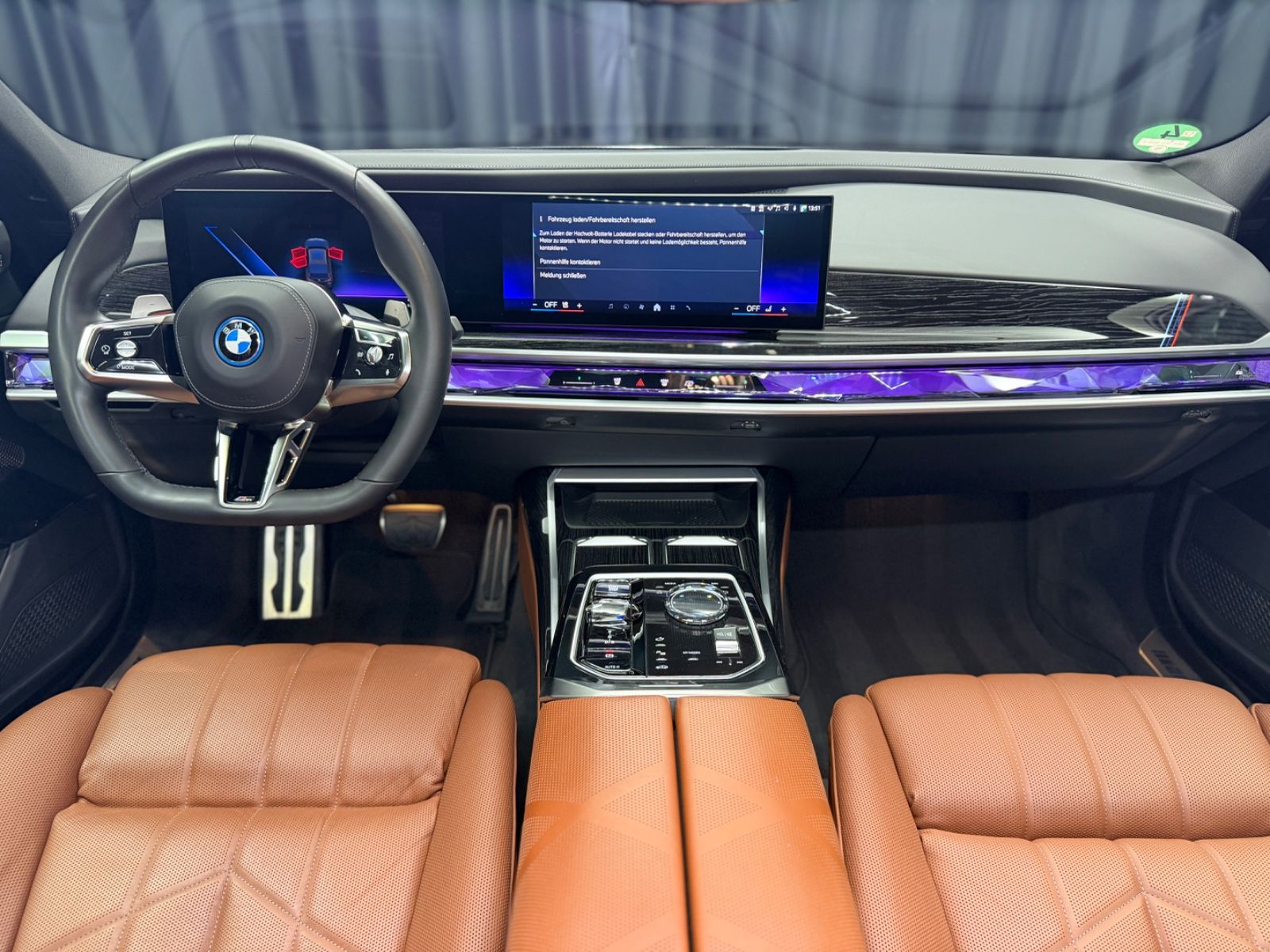 Fahrzeugabbildung BMW 750e xDrive M Sport Pro|TV|B&W|MASSAGE|SKY-LOUNG