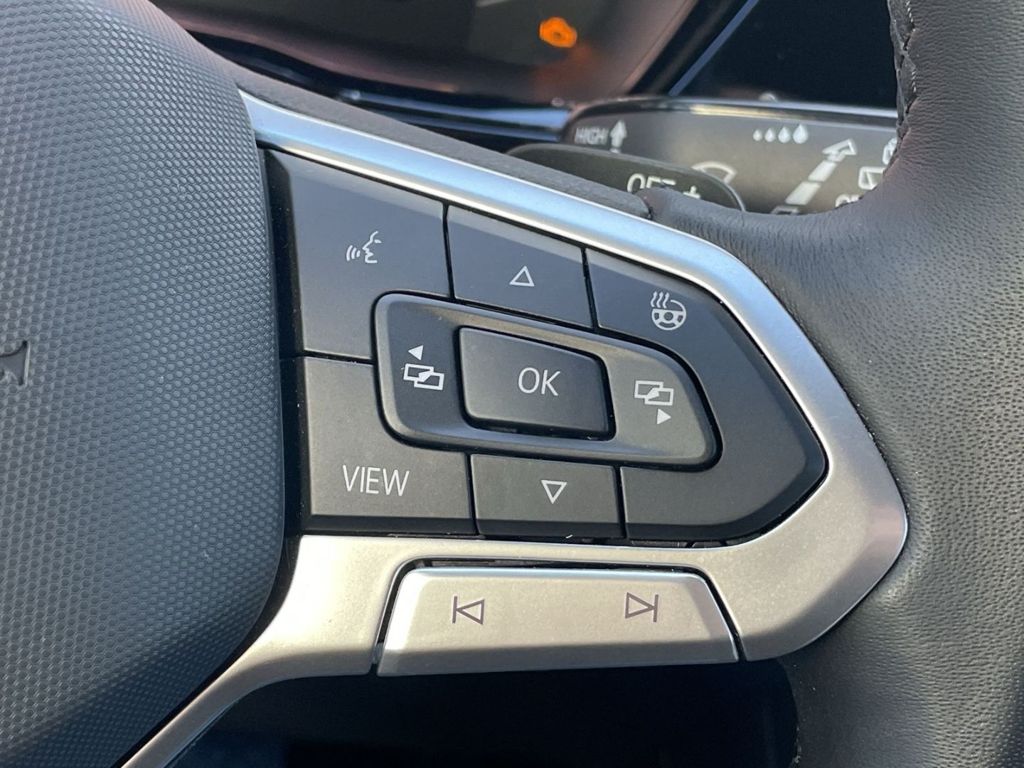 Touran 2.0TDI DSG R-Line AHK/Kamera/ACC/Navi/LED