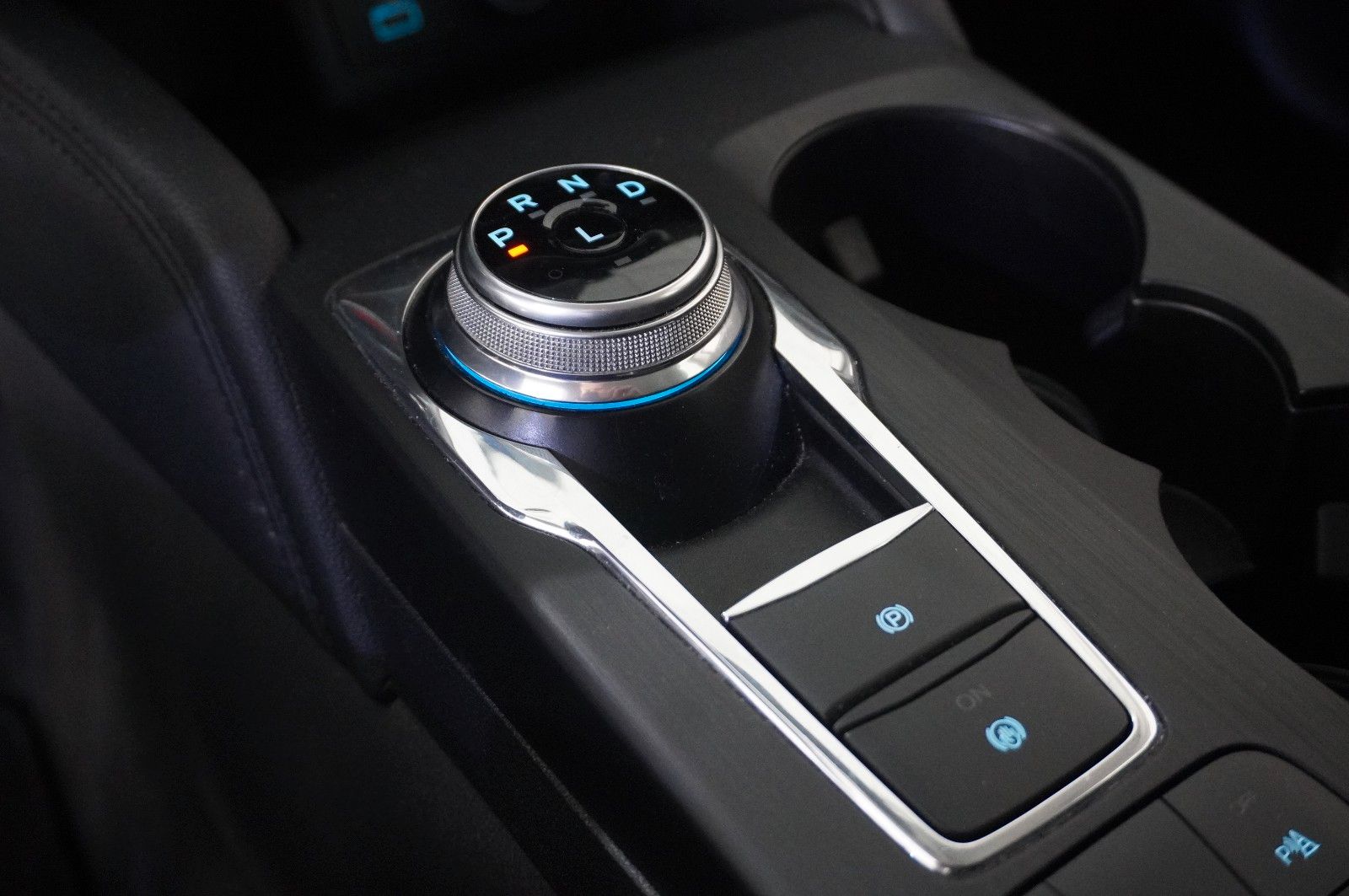 Fahrzeugabbildung Ford Kuga Plug-In Hybrid 2.5 TITANIUM NAVI/LED/SH/DAB