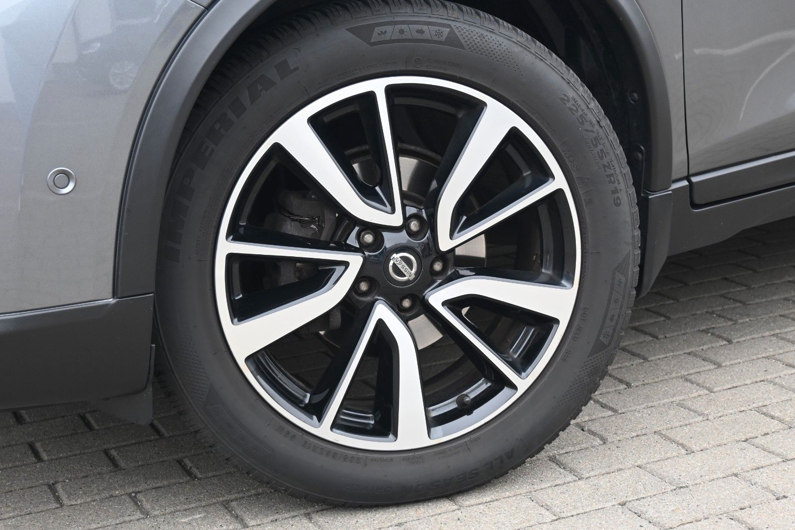 Fahrzeugabbildung Nissan X-Trail  1.6 DIG-T Schalter Tekna 4x2*360°*Pano