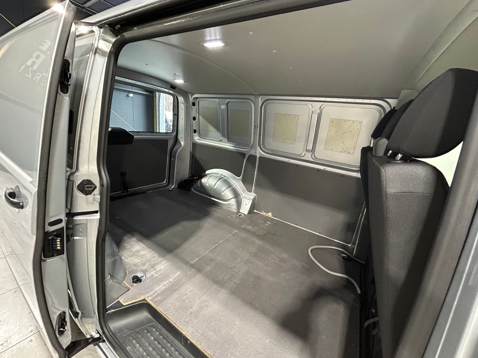 Fahrzeugabbildung Volkswagen T6.1 Transporter  Kasten FWD/APPLE/3-SITZ/ACC/