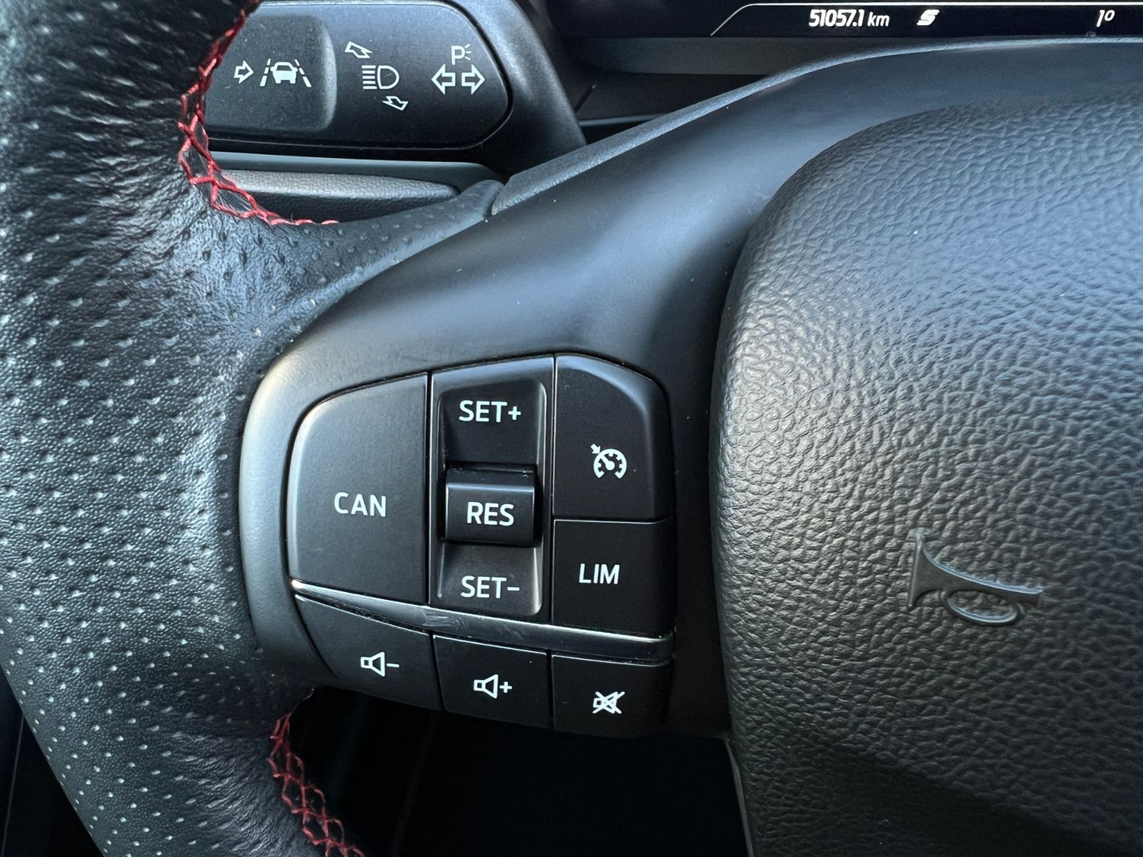 Fahrzeugabbildung Ford Focus Turnier ST-Line X 1.0 EcoBoost Hybrid *AHK