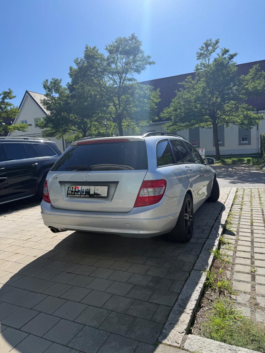 Mercedes-Benz C220 2010 — rear view