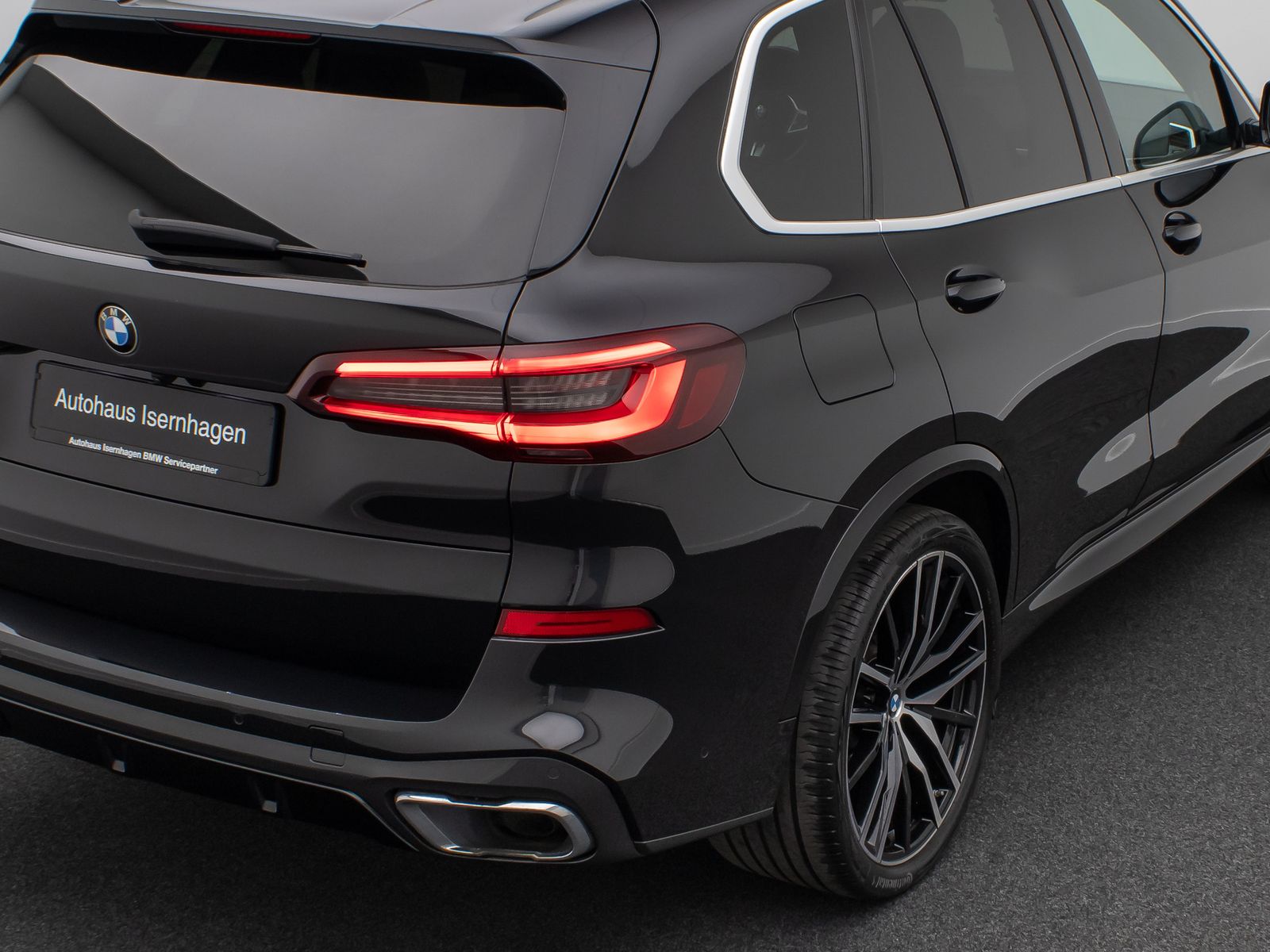 Fahrzeugabbildung BMW X5 xD30d M Sport B&W HUD DAB Panorama 22Zoll