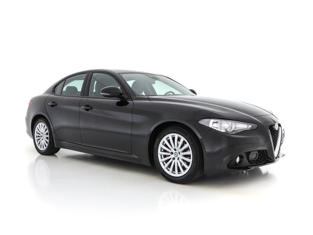 Alfa Romeo Giulia 2.0T Super Black-Line 200 Pk Aut. *NAVI-F