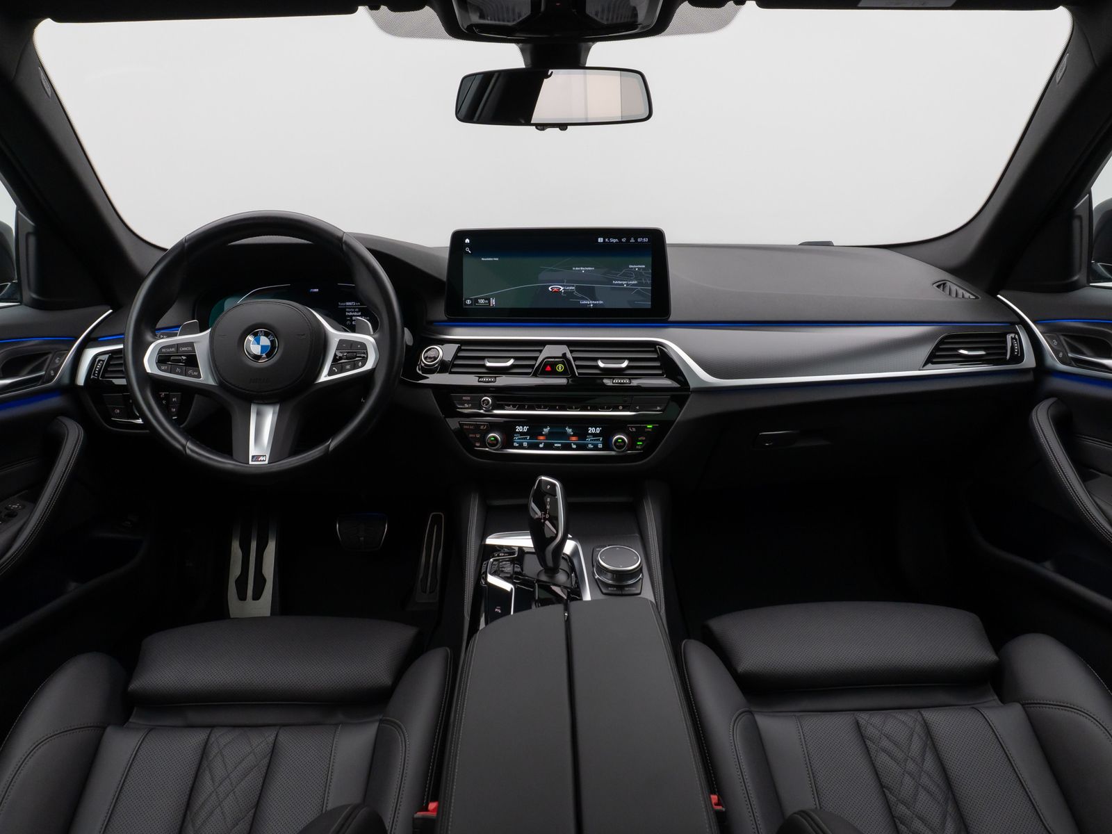 Fahrzeugabbildung BMW 520d xD M Sport Panorama Kamera DAB AHK Alarm
