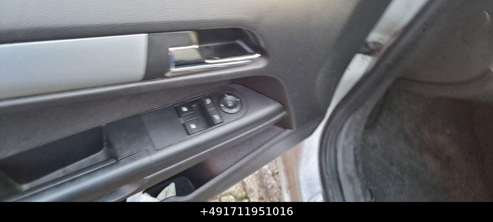 Opel Astra 2010 — photo 10