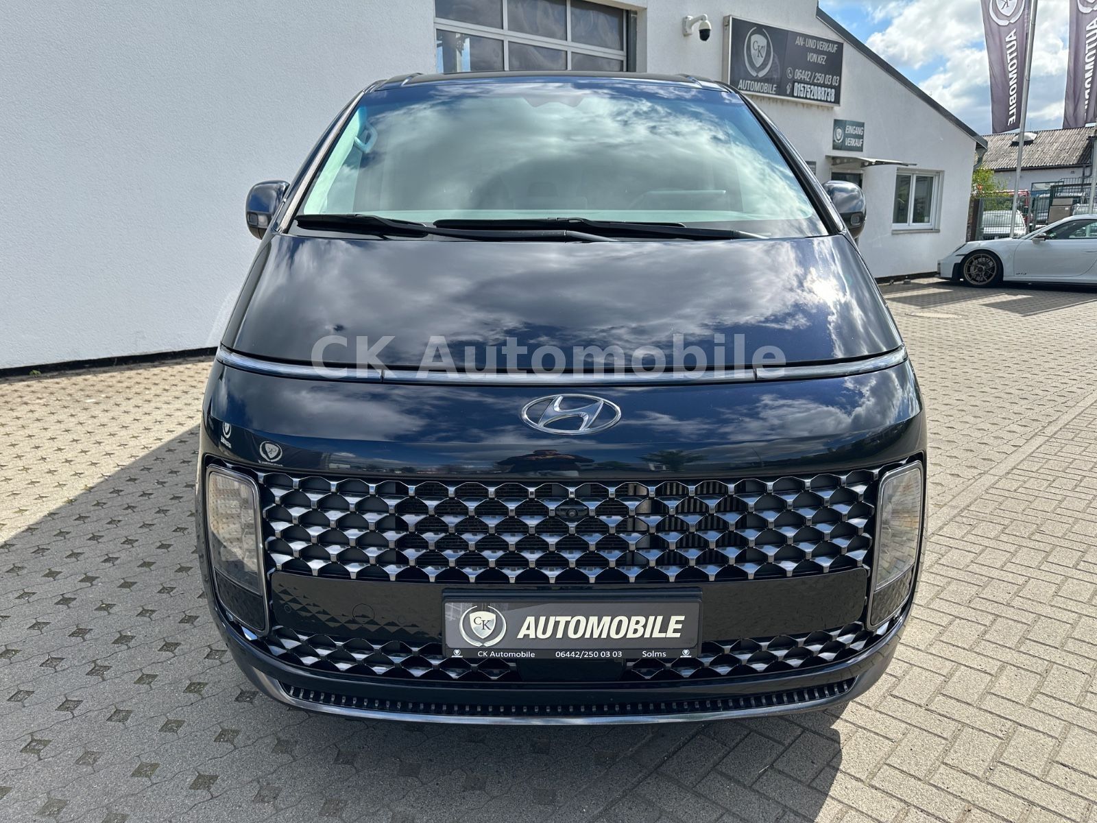 Fahrzeugabbildung Hyundai Staria Premium Signature 4WD/7Sitze/Navi/ACC/AHK