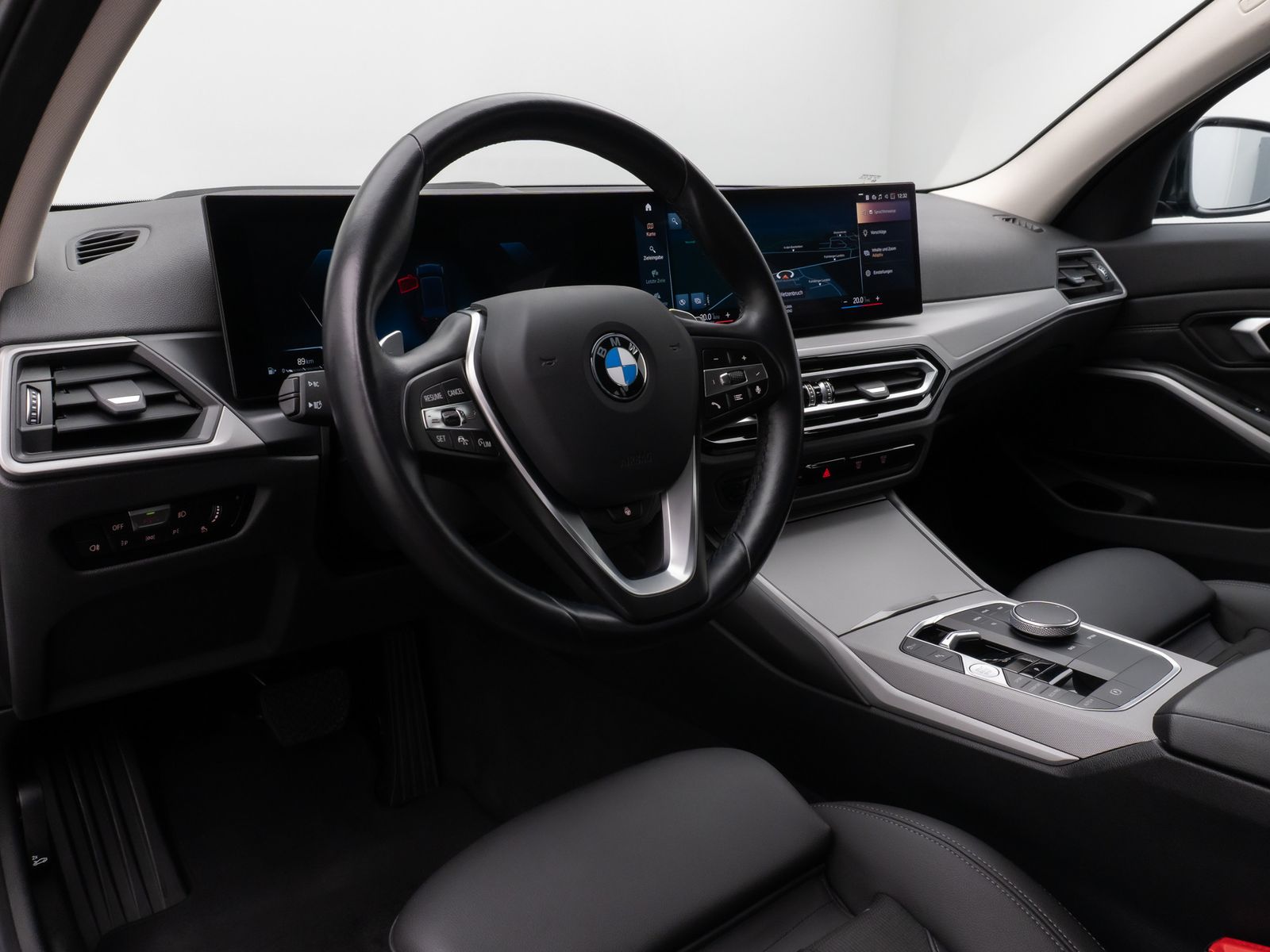 Fahrzeugabbildung BMW 320d Kamera DAB HUD Lenkradheizung Alarm Sport