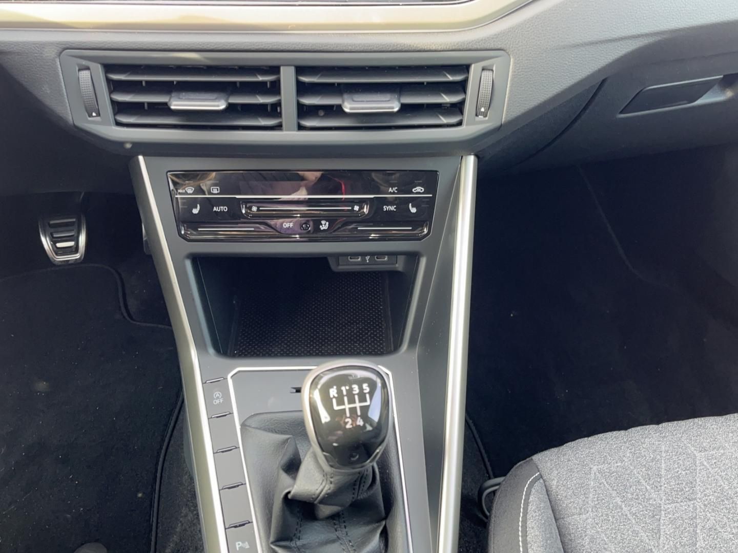 Fahrzeugabbildung Volkswagen Polo MOVE MOVE 1.0l TSI,Navi,Climatronic,LED,Tel