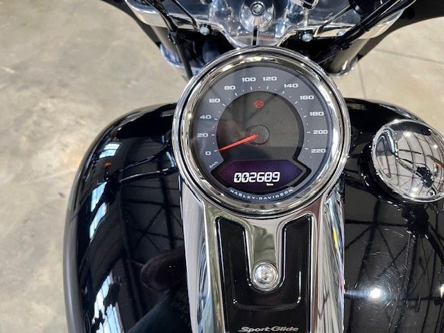 Fahrzeugabbildung Harley-Davidson Sport Glide FLSB 107CUI