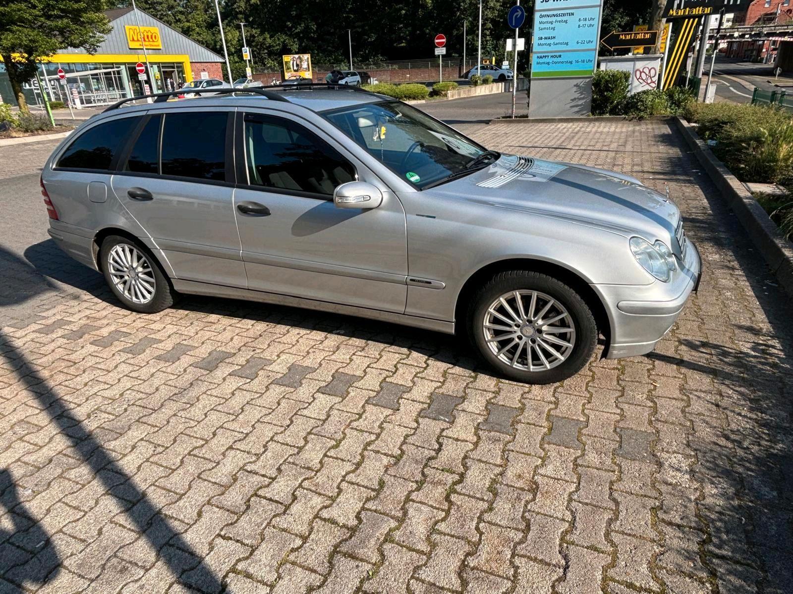 Mercedes-Benz C200 2005 — rear view