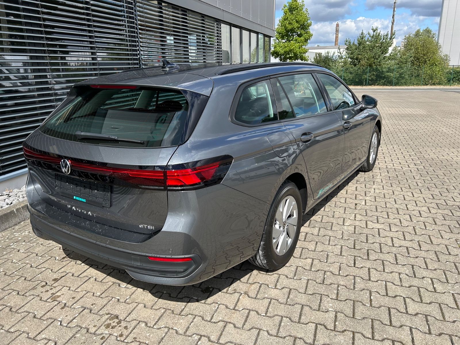 Fahrzeugabbildung Volkswagen Passat Variant 1.5 eTSI DSG Navi Shz