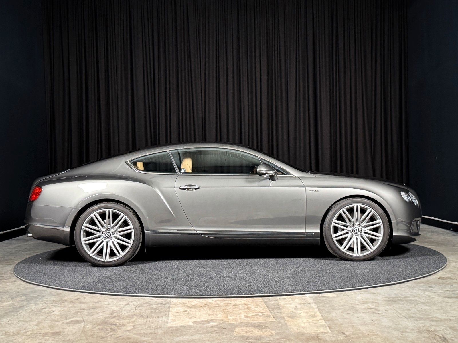 Fahrzeugabbildung Bentley Continental GT 6.0 W12 Speed 4WD Automatik