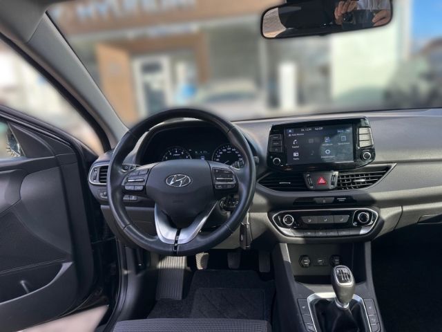 Fahrzeugabbildung Hyundai i30 cw Select Mild-Hybrid Klima,Sitzheiz,RFK,PDC