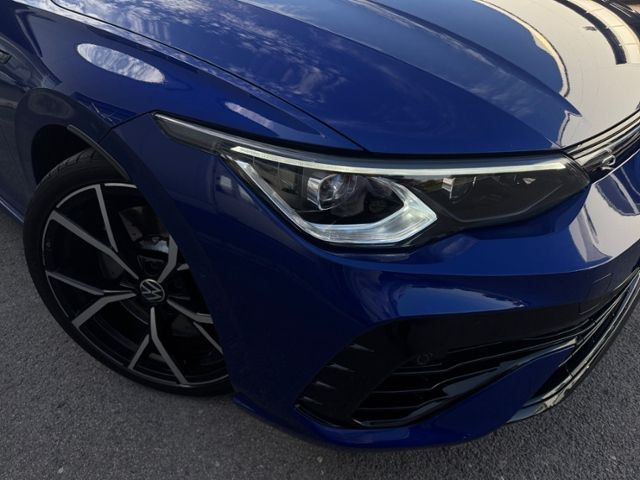 Fahrzeugabbildung Volkswagen Golf Variant R 2.0 TSI 4MOTION 320 PS DSG