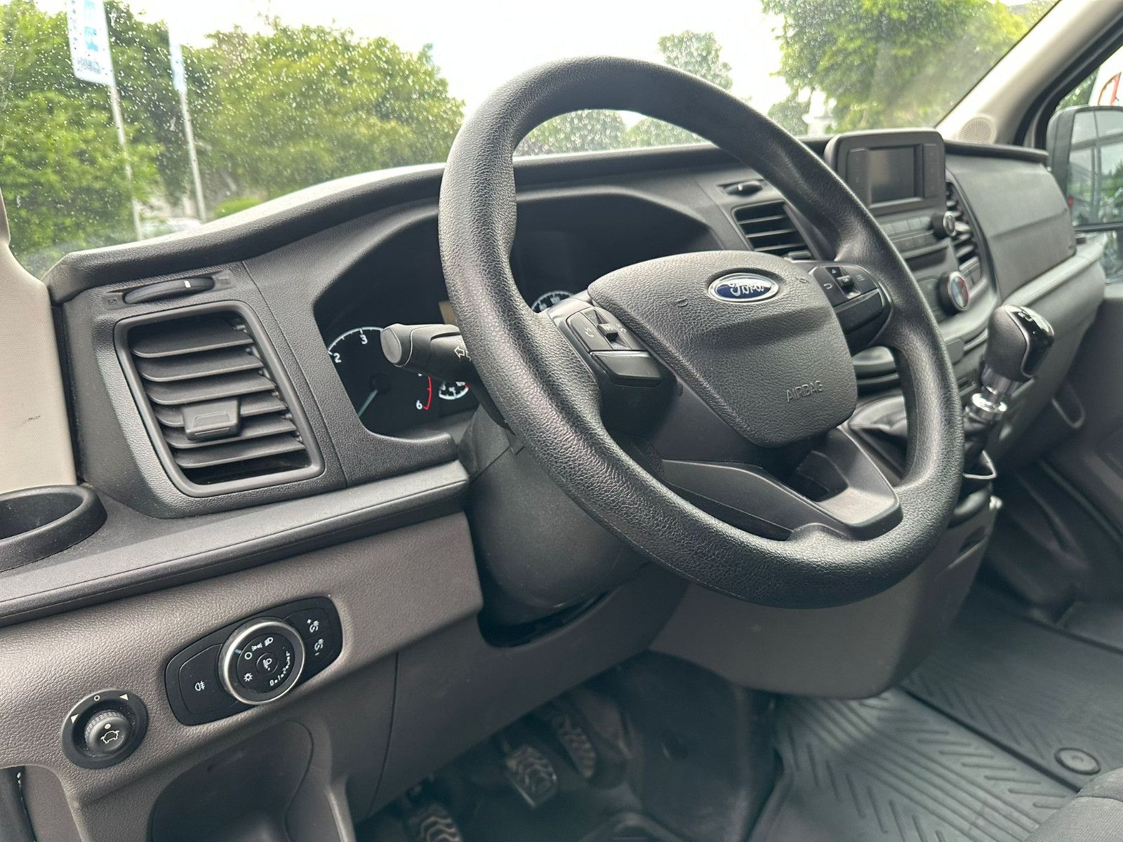 Fahrzeugabbildung Ford TRANSIT 290 L2H2 TREND* SDH* DAB*