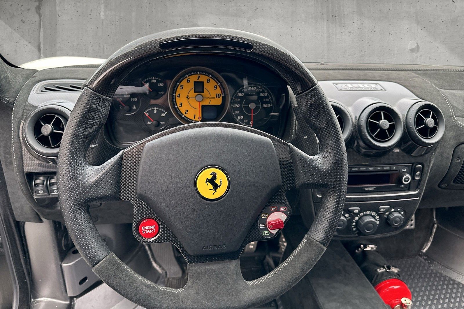 Fahrzeugabbildung Ferrari 430 Scuderia F1*dt. Auto*Carbon*4-Punkt-Gurt*LED